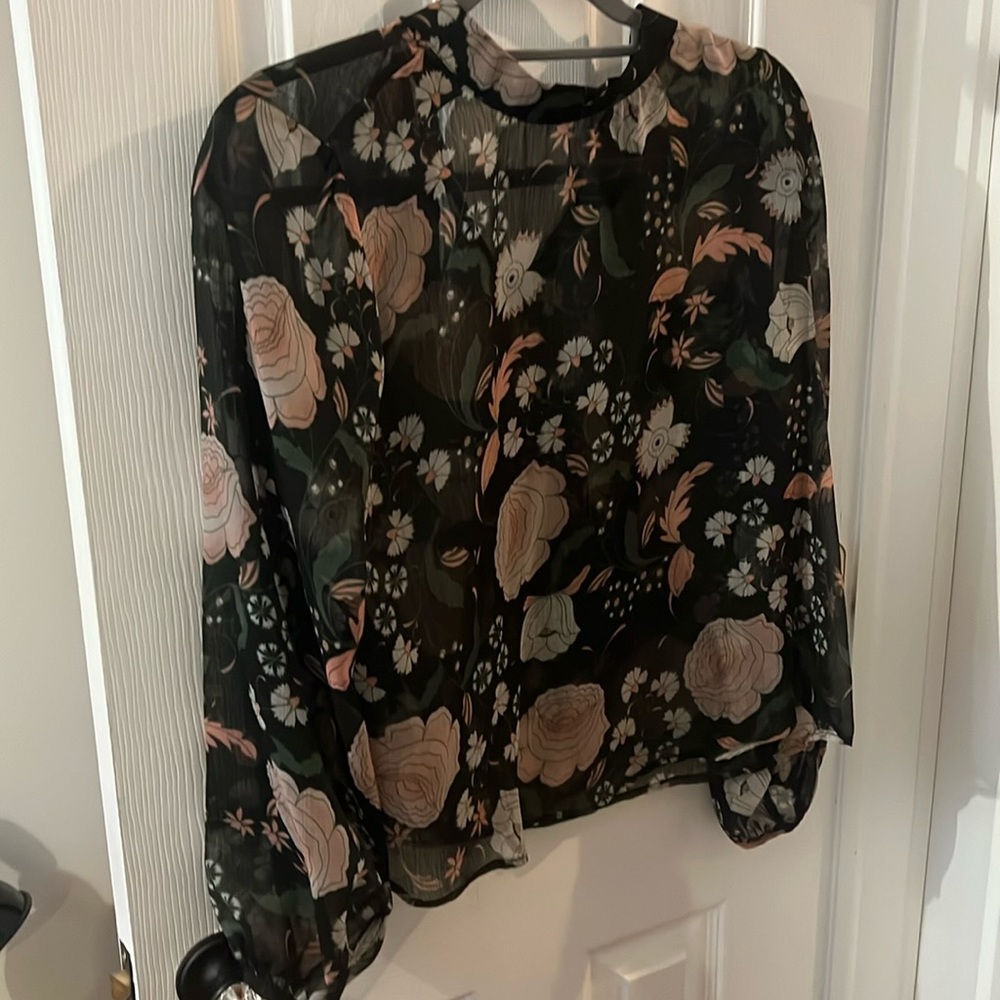 BB Dakota Black Floral Top